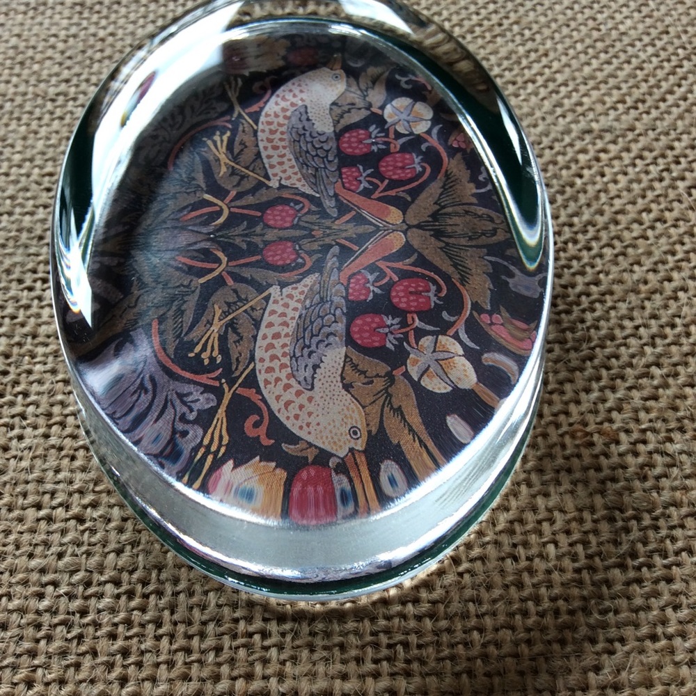 William Morris: Strawberry Thief ~ Paperweight From Past Times. - Picture 2 of 7